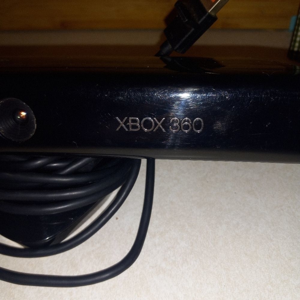 XBOX 360 KINECT - Picture 3 of 9